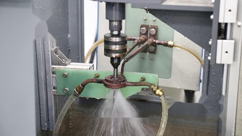 半自動淬火熱處理高頻淬火機床在汽車、機械制造、工具制造等行業有著廣泛的應用