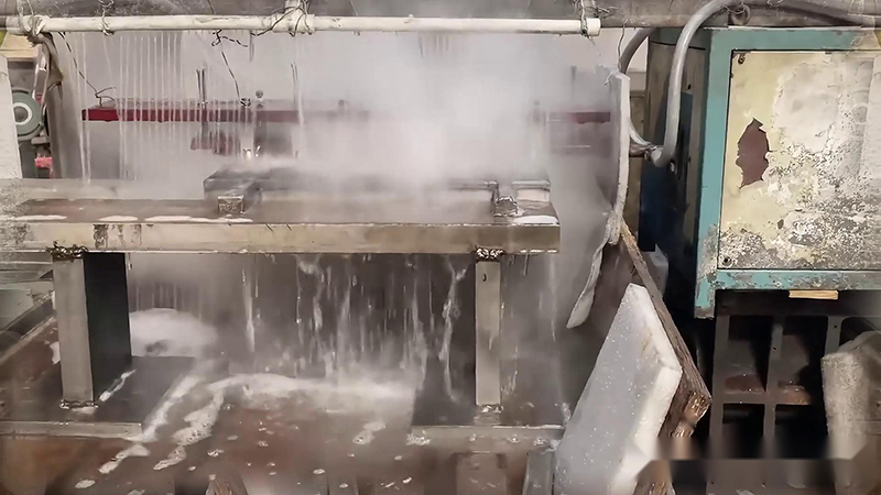 平面淬火熱處理是一種有效的金屬表面強化方法，能夠顯著提高工件表面的硬度、耐磨性和疲勞強度