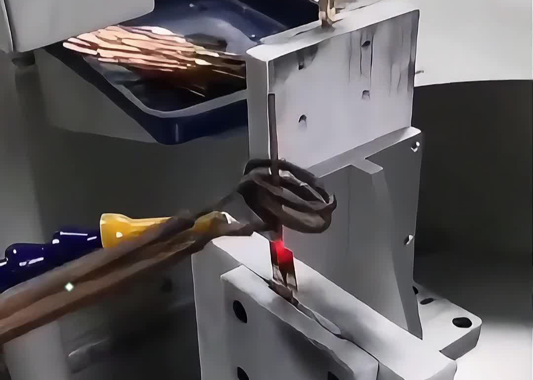 散熱器毛細銅管+銅板焊接實拍！半自動高頻焊接高效穩品質