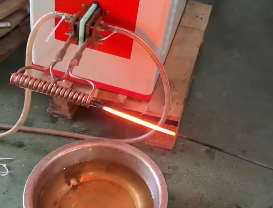 超高頻加熱6毫米厚的不銹鋼，在1秒內加熱到1000度是一個相當高的要求