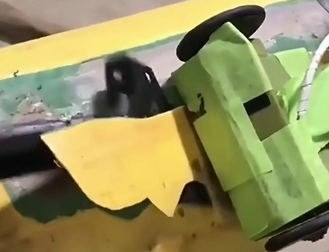 手持式高頻加熱機預熱脫漆，輕松對金屬表面的油漆進行剝脫