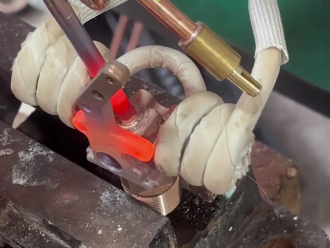 銅管、鋁管焊接、銅件鋁件不銹鋼工件配件焊接都可以使用高頻焊機完成