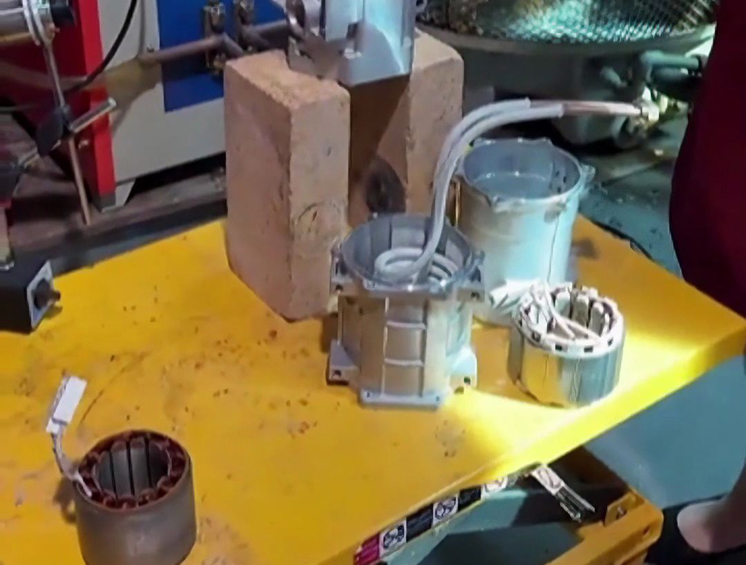 電機殼體熱裝新工藝，告別火焰加熱！感應加熱方式電機殼體熱裝方法更均勻更安全