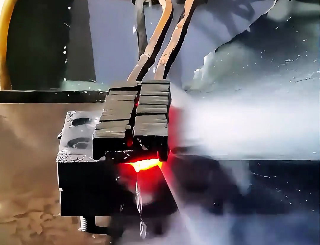 壓板淬火要穩準高效？臥式淬火機床來搞定